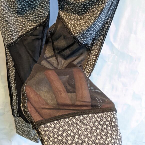 LULULEMON Hit It leggings size 4 in EUC - Picture 14 of 15